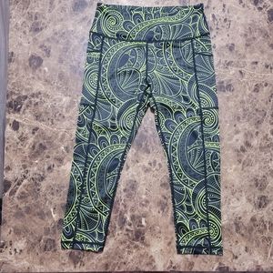 CVG Capri Length Black/Neon Leggings, Size S